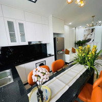 (Mới) Căn Hộ Cc 2 Phòng Ngủdiện Tích 60,7M2 Full Đồ View Nội Khu Cực Đẹp Giá Chỉ 4,4Tỷ Tại Iris Garden
