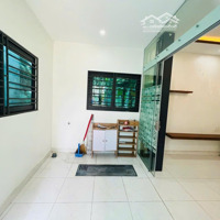 Nhà Với Đầy Đủ Tiện Nghi Mà Giá Chỉ Có 900 Triệu Nào Các Bác Ôi. Liên Hệ: 0979087664