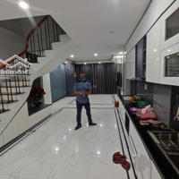 Nguyên Căn Siêu Đẹp Đội Cấn - Ba Đình,Diện Tích60M *3 Tầng, Đầy Đủ Nội Thất, Phù Hợp Ở Gia Đình, 15 Triệu/Th