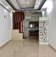 Chính Chủ Cho Thuê Nhà Nguyên Căn Mới Ở Ngay Cô Giang, Phú Nhuận. 4X10M-40M2, 4 Tầng, 18 Triệu/Th Tl