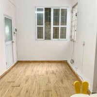 Cho thuê nhà ngõ 572 Bạch Đằng, 3 tầng, 30m2, 2 ngủ, 3 WC, 8 Triệu, 10m ra ô tô