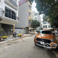 Chính Chủ Bán Nhà Đẹp Ngõ 61 Phố Giang Văn Minh - Gần Phố - Cách 10 M Ô Tô Tránh - 6 Ngủ - Nhà Dân