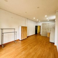 Chính Chủ Cho Thuê Phòng Ban Công 40M2 Full Nội Thất Gần Ngã 4 Hàng Xanh,Hutech, Gtvt, Ngoại Thương