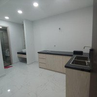 Cho Thuê Căn Hộ 2 Phòng Ngủ Có Rèm, Tầng Thấp, View Vincom Thoáng Mát, Giá Tốt 5 Triệu/Tháng