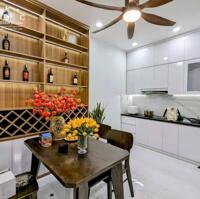 Nhà Đẹp Ngõ Ô Tô Nguyễn Phúc Lai, Đống Đa 43m, 4 tầng, mt 4m, giá 16 tỷ.