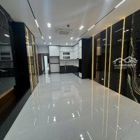Mặt Phố Xã Đàn 2 - Trung Tâm Đống Đa- Ô Tô Tránh- Kinh Doanh- 5 Tầng - Thang Máy- 105M - 31 Tỷ