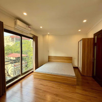 Cho Thuê Nguyên Căn Nhà Phố Nguyễn Văn Cừ - Ngọc Lâm - Lô Góc - Ô Tô Cáh 30M - 3 Phòng Ngủgiá Bán 12 Triệu.