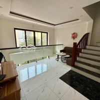 Cho Thuê Nguyên Căn Nhà Phố Nguyễn Văn Cừ - Ngọc Lâm - Lô Góc - Ô Tô Cáh 30M - 3 Phòng Ngủgiá Bán 12 Triệu.