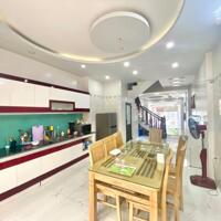 Cho thuê nhà 5 p.ngủ khép kín phố Văn Cao, DT: 80m2.