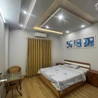 Cho thuê nhà 5 p.ngủ khép kín phố Văn Cao, DT: 80m2.