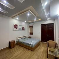 Cho thuê nhà 5 p.ngủ khép kín phố Văn Cao, DT: 80m2.