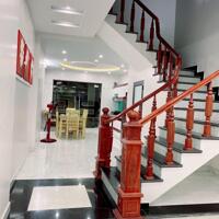Cho thuê nhà 5 p.ngủ khép kín phố Văn Cao, DT: 80m2.