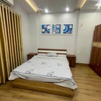 Cho thuê nhà 5 p.ngủ khép kín phố Văn Cao, DT: 80m2.
