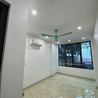Cho Thuê Nr 150M2, 10 Triệu, Đê La Thành, P Giảng Võ, Q.ba Đình, Hn Hot!