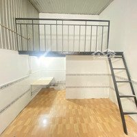 Cho Thuê Phòng Giá Rẻ Mặt Tiền Đường Lớn Gác Cao, Ở 2-4 Người