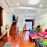 Nhà Dân Xây Độc Lập Mặt Phố Miếu Hai Xã