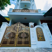 Nhà Kiểu Biệt Thự Đẹp Gần Biển