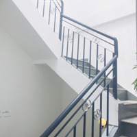 Cho Thuê Nhà Mặt Tiền Duy Tân 1 Trệt 2 Lầu 5 Phòng Ngủ4 Nvs Giá 24 Triệu/Tháng 0979792970