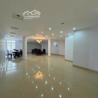 Biệt Thự Căn Góc 4 Tầng Quận 7 Ngang Gần 20 M, Hơn 300 M2 Thổ Cư, 27 Tỷ