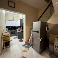 Cho thuê nhà nguyên căn ngõ 6 Thành Công, 43m2, 3 tầng, 2 ngủ, Full đồ, 12 Triệu