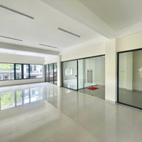 Cho Thuê Nhà Kinh Doanh Siêu Rộng 822M2 Có Thang Máy Vị Trí Siêu Đẹp Ngay Tttp