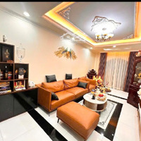 Bán Nhà - Phố Trần Khát Chân-63 M2 -5 Tầng-Thang Máy-Ô Tô Đỗ Cửa-2 Thoáng View Hồ - Full Nội Thất