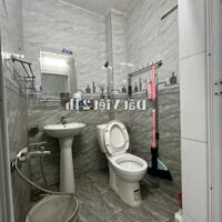  Cho thuê nhà đẹp nguyên căn 3 tầng Cát Bi oto đỗ cửa