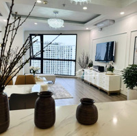Chính Chủ Cần Bán Căn Hộ 3 Pn 2 Vệ Sinh129M2 Giá Bán 12,2 Tỷ Royal City 72A Nguyễn Trãi Liên Hệ: 0938312111