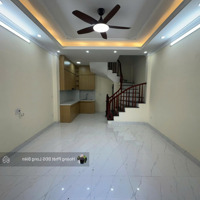 Bán Nhà Đàm Quang Trung. Cạnh Cầu Vĩnh Tuy - Siêu Thị Aeon Long Biên. 30M X 5T. Liên Hệ: 0965858116