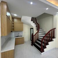 Bán nhà Đàm Quang Trung. Cạnh cầu Vĩnh Tuy - Siêu thị Aeon Long Biên. 30m x 5T, hơn 5 tỷ.