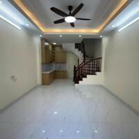 Bán nhà Đàm Quang Trung. Cạnh cầu Vĩnh Tuy - Siêu thị Aeon Long Biên. 30m x 5T, hơn 5 tỷ.