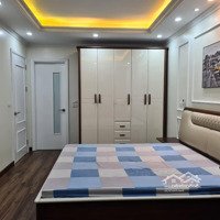 Gia Đình Bán Căn 2 Ngủ 75M2, Ban Công Đông Nam, Đủ Nội Thất, Sổ Đỏ. Giá Bán 4,6 Tỷ 17T Hoàng Đạo Thúy