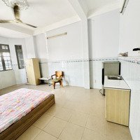 Phòng Ban Công Rộng Rãi - Tiện Ích Đầy Đủ, Giá Mềm!