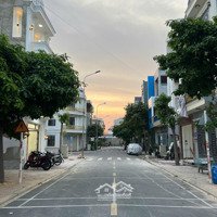 Hàng Cực Hiếm Ngang 5M, 2 Mặt Tiền, Đang Hoàn Thiện 90% Sát Vincom Dĩ An. Mặt Tiền 8M, Pháp Lý Sạch