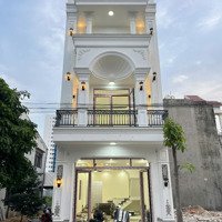 Hàng Cực Hiếm Ngang 5M, 2 Mặt Tiền, Đang Hoàn Thiện 90% Sát Vincom Dĩ An. Mặt Tiền 8M, Pháp Lý Sạch