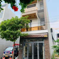 Bán Nhà Đẹp Ngay Vincom 550 Dĩ An - Giá Chỉ 4,75 Tỷ
