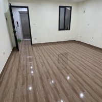 Cho Thuê Văn Phòng 60M2, Giá Siêu Hời 8 Triệu Tại Miếu Đầm, Mễ Trì, Đã Chia 2 Phòng Rồi