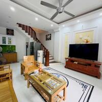 Không thể tin được! 71m2, 4 tầng, rộng 4,1m, oto vào nhà, ngõ thông mà chỉ 3,9x t, phải nhanh tay!