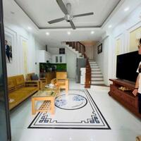 Không thể tin được! 71m2, 4 tầng, rộng 4,1m, oto vào nhà, ngõ thông mà chỉ 3,9x t, phải nhanh tay!