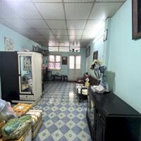 Bán nhà quận 11 - Có thể ở ngay hoặc sơn phết lại mới tinh 5.7 T