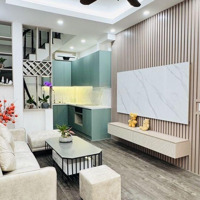 Bán Gấp Nhà 5 Tầng Phố Bồ Đề, Long Biên Ô Tô Đỗ Cổng, Tặng Full Nội Thất Giá Nhỉnh 6 Tỷ