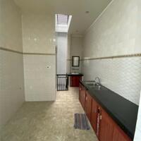 Bán nhà 3 tầng 5 PN, 4 tỷ, 77 m2, đường 33m, Trường Chinh, Cẩm Lệ