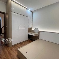 Bán Nhà Phố Trương Địnhdiện Tích60M2 X 5 Tầng Ngõ Rộng