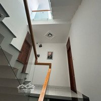 Ô Tô Ngủ Nhà, Mặt Tiền Trung Tâm Hải Châu, Hoàng Thúc Trâmdiện Tích95M2 Chỉ 8.9 Tỷ.
