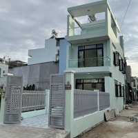 Cho Thuê Nhà Riêng 2 Mặt Tiền, 112M2 Sàn, Sân Đậu Xe 44 M2, Đường Trước 6M Nhựa, Hông 5M.