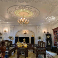 Bán Biệt Thự Tại Đường Nguyễn Văn Cừ Diện Tích: 328M2, Giá: 44.5 Tỷ. Long Biên