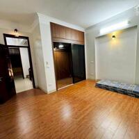 Bán nhà Văn Cao, Ba Đình, dt 50m, gần phố, phân lô, ô tô vào nhà. Giá 16.3 tỷ