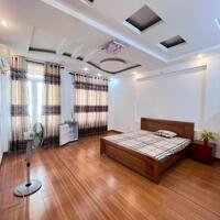 Cho thuê nhà Văn Cao 6 p.ngủ khép kín, DT: 75m2.