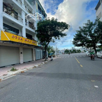 Hàng Hiếm, Nhà Hq1 Có Sổ, Đường Rộng 20M Mặt Tiền 8M Có Thang Máy Xem Ngay