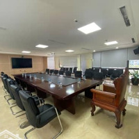 Toà Văn Phòng 9 Tầng Vip Mặt Phố Hoàng Quốc Việt Giá Siêu Tốt